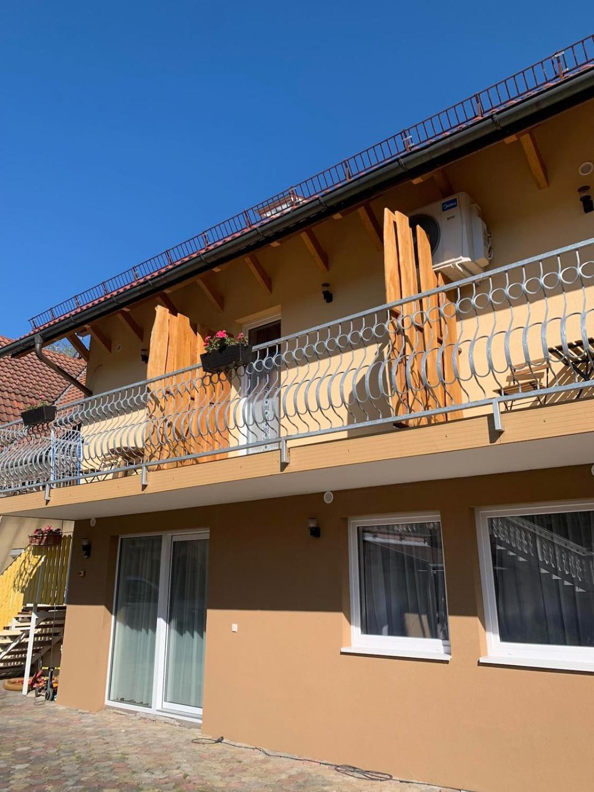 Molnar Apartman Замарді Екстер'єр фото